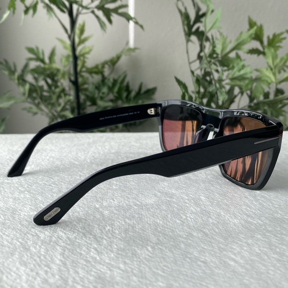 Tom Ford Alberto Polarized Square Sunglasses (TF1077N, Black/Gray) - Picture 7 of 16